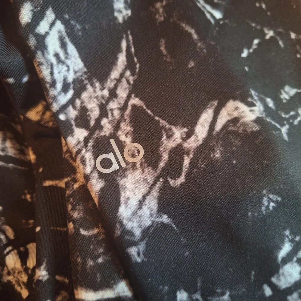 ALO Yoga Airbrush Leggings In Black Magma Womens Size Medium!